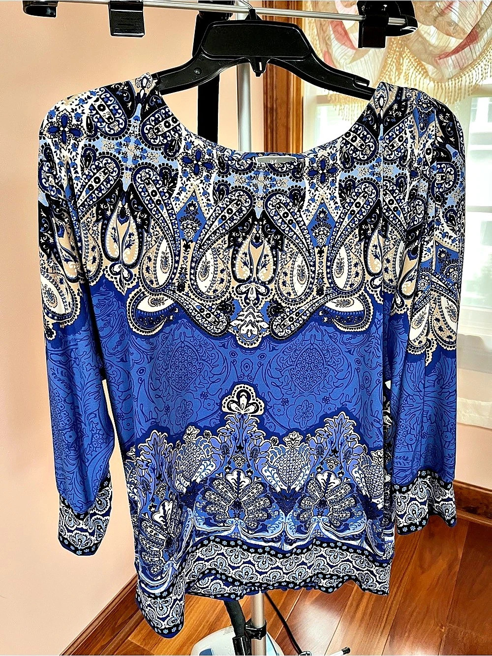 JM Collection Paisley Blue & White Size Medium Like New